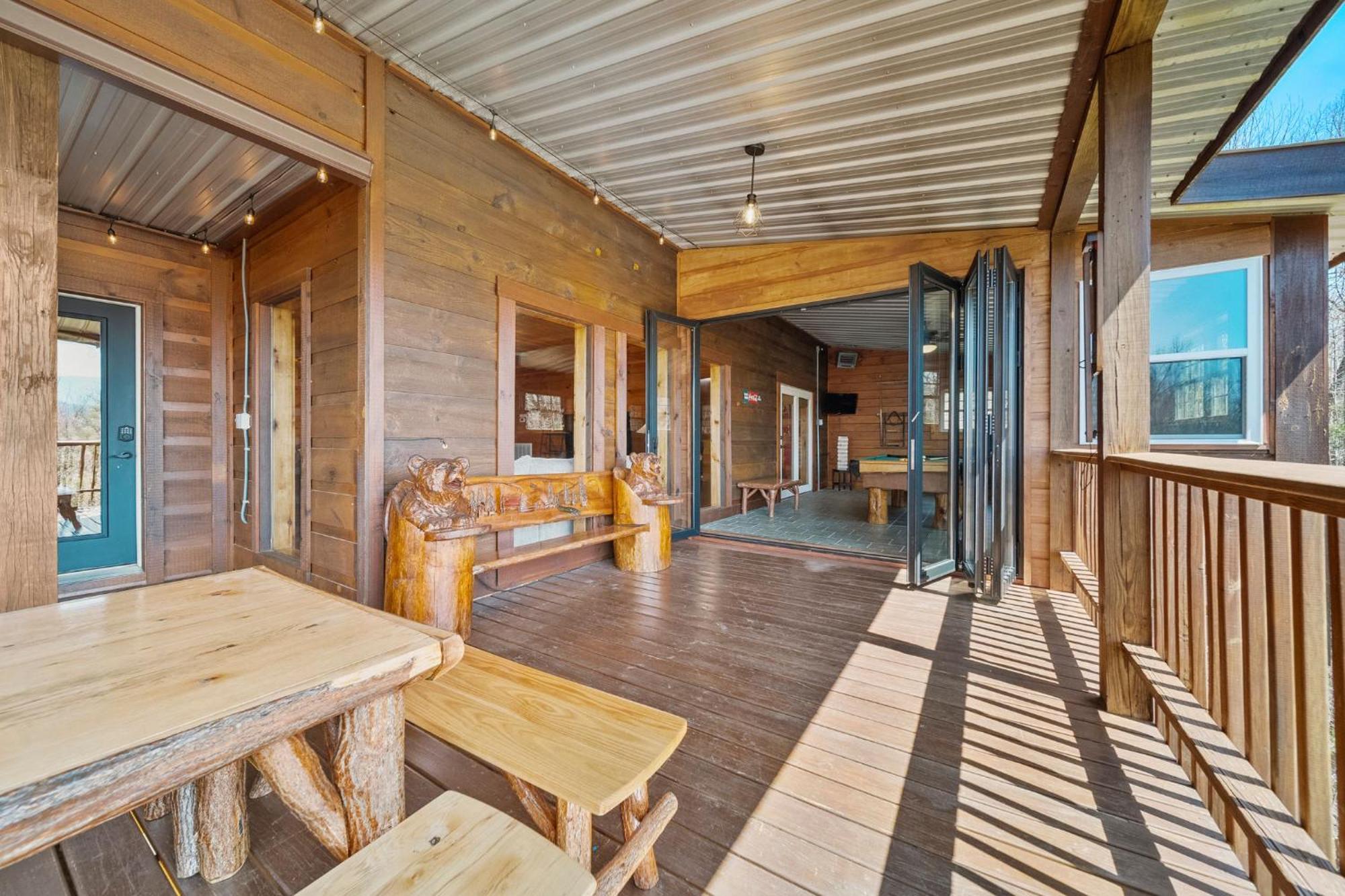 Stairway To Heaven Cabin By Staycating Gatlinburg Εξωτερικό φωτογραφία