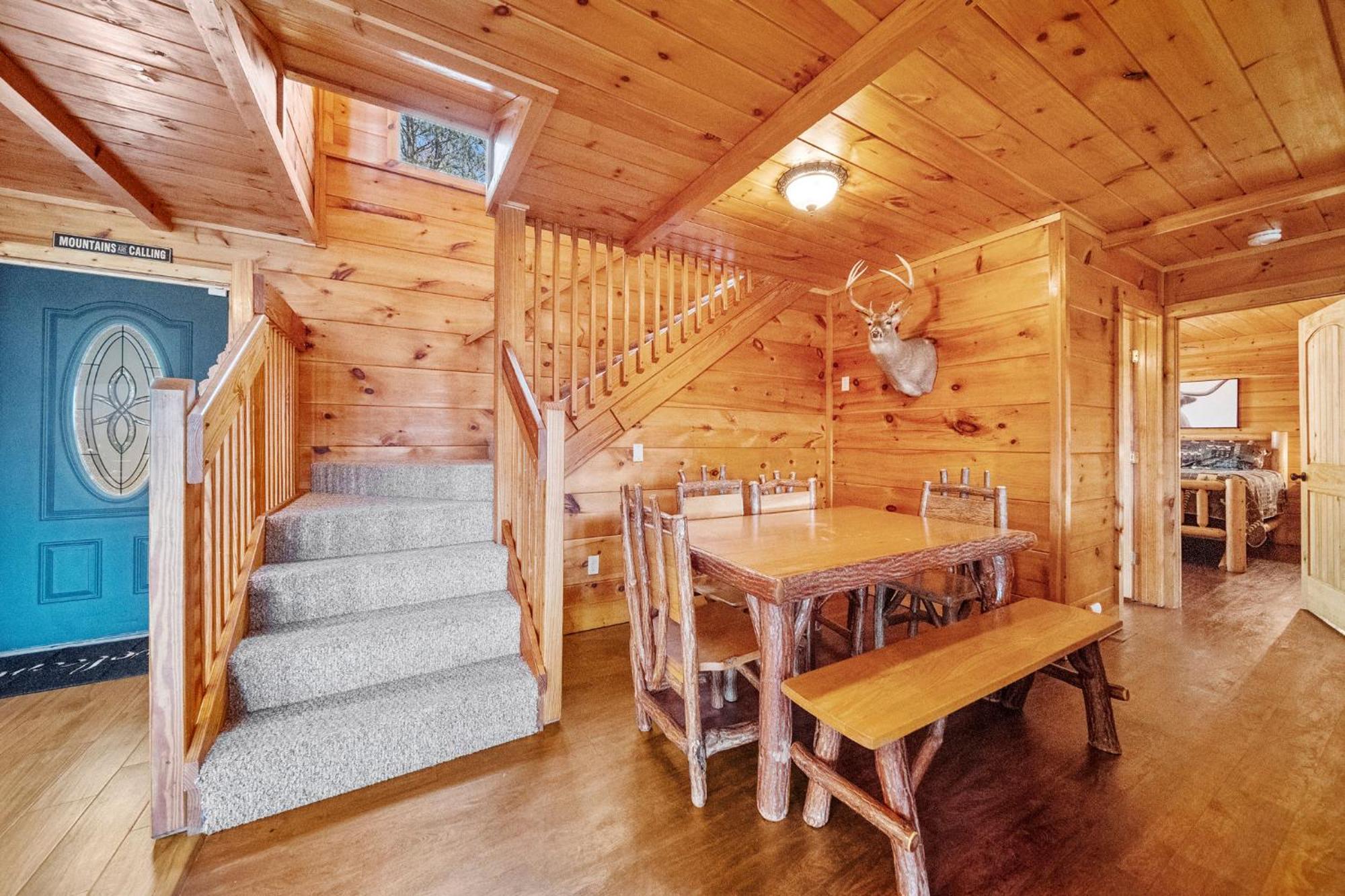 Stairway To Heaven Cabin By Staycating Gatlinburg Εξωτερικό φωτογραφία
